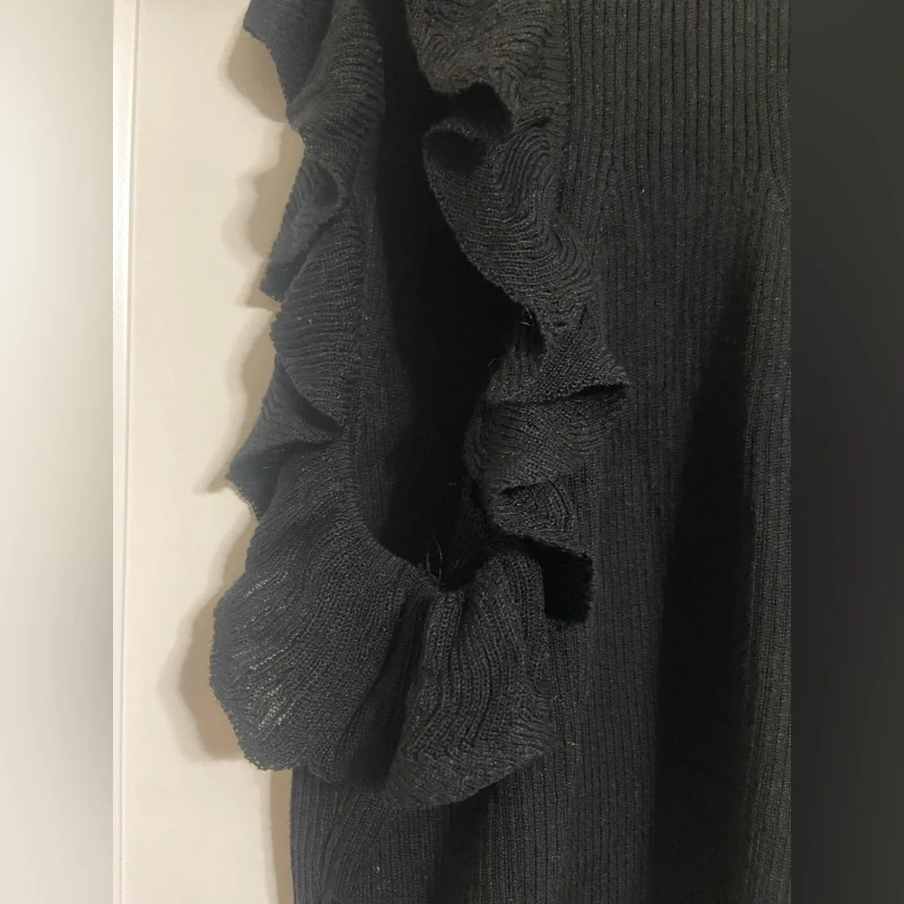 H&M women's small racer back ribbed knit sweater with ruffle details black EUC - Picture 6 of 6